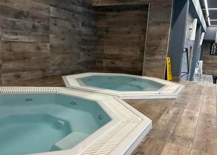 Lux Kasprowicza Z Basenem Silownia